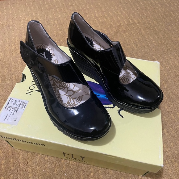Fly London Yas Patent Leather Shoes, Size 5 - Picture 1 of 6